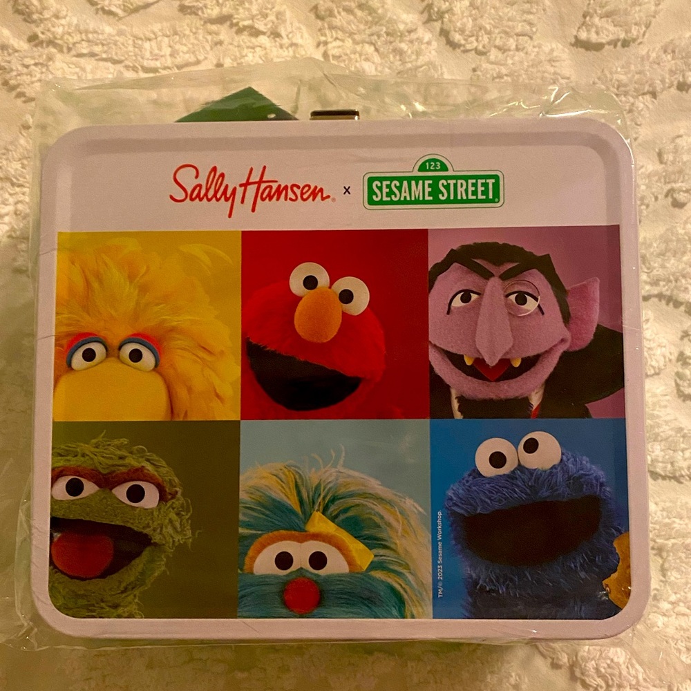 New Sesame Street metal lunch box